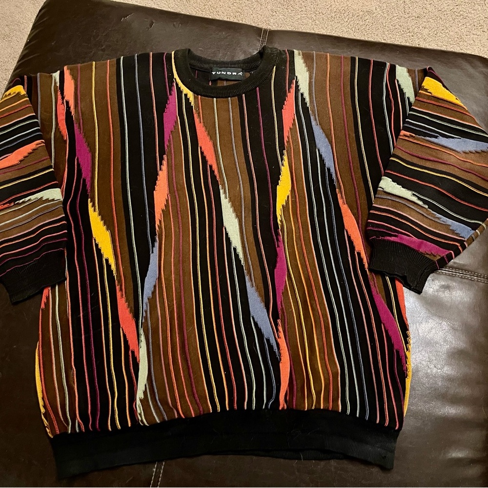 Vintage mens sweater.   EUC
Gorgeous colors!